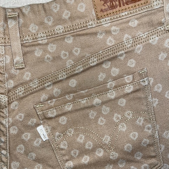 Levi’s High Rise Shorts - Picture 6 of 6